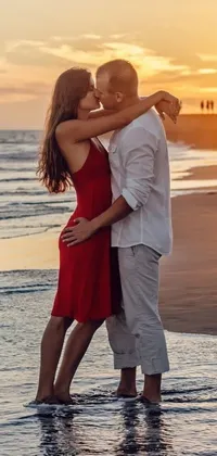 This beautiful live wallpaper features a romantic image of a couple sharing a passionate kiss on a stunning beach