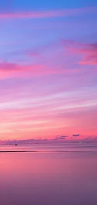 This stunning phone live wallpaper captures an evening scene on the ocean