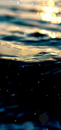 This live wallpaper showcases a stunning and minimalist scene featuring a reflection of the sun in turbulent dark blue water