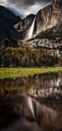 This live phone wallpaper showcases a picturesque body of water with a captivating waterfall in the background set against the beautiful landscape of Yosemite Valley in the USA