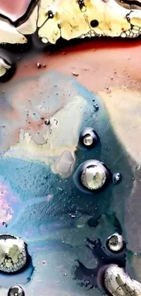 This phone live wallpaper showcases a mesmerizing mixture of oil and water in nacre colors